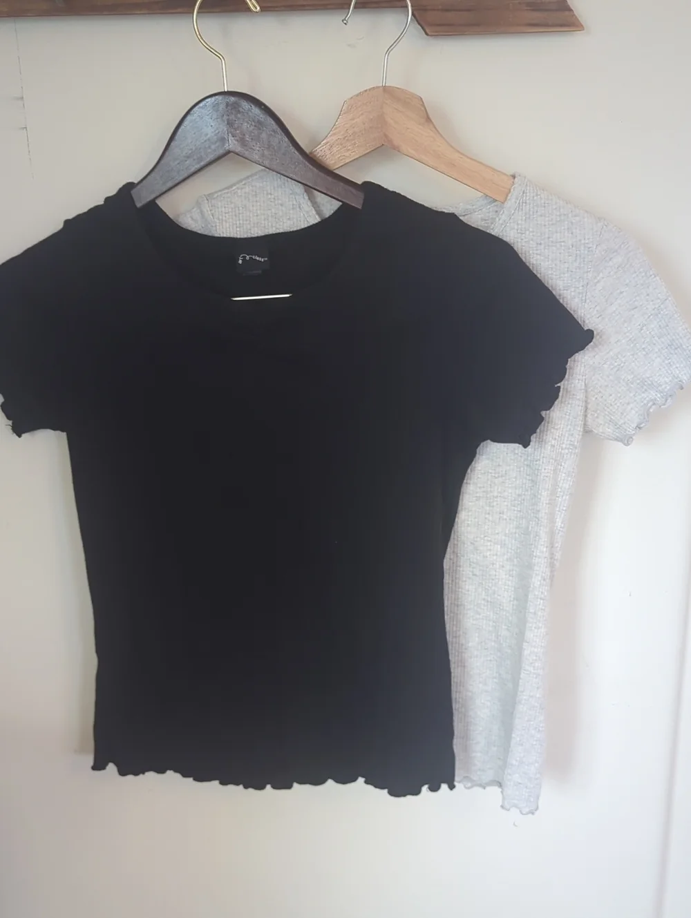 Art Class Black Lettuce-Edge Short Sleeve Tee & Old Navy Gray